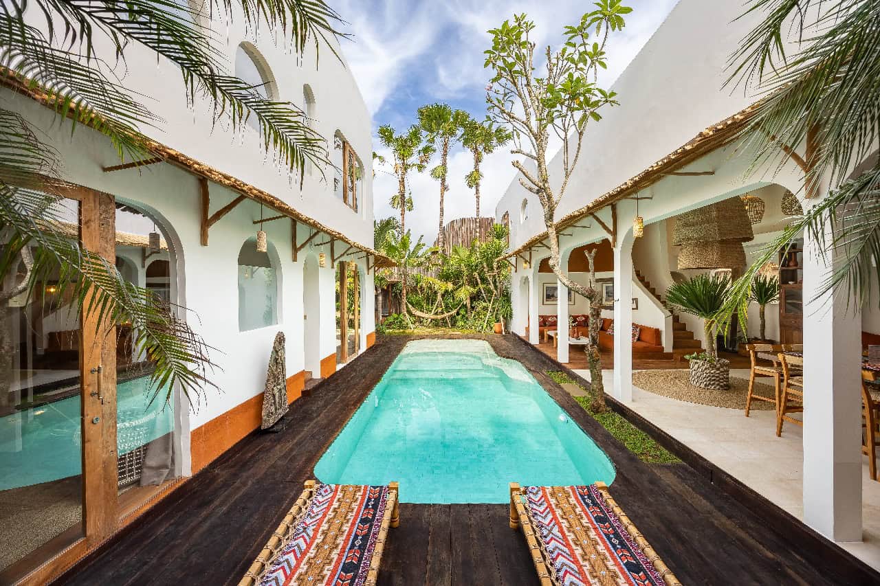 LUXURY 4 BEDROOM VILLA WITH EXOTIC GARDENS FOR SALE LEASEHOLD IN UMALAS BE-725 
